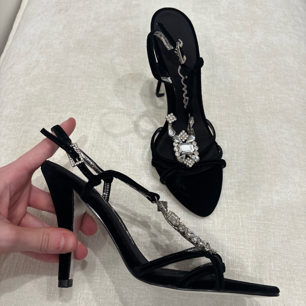 Vintage black velvet slingback beaded heels!